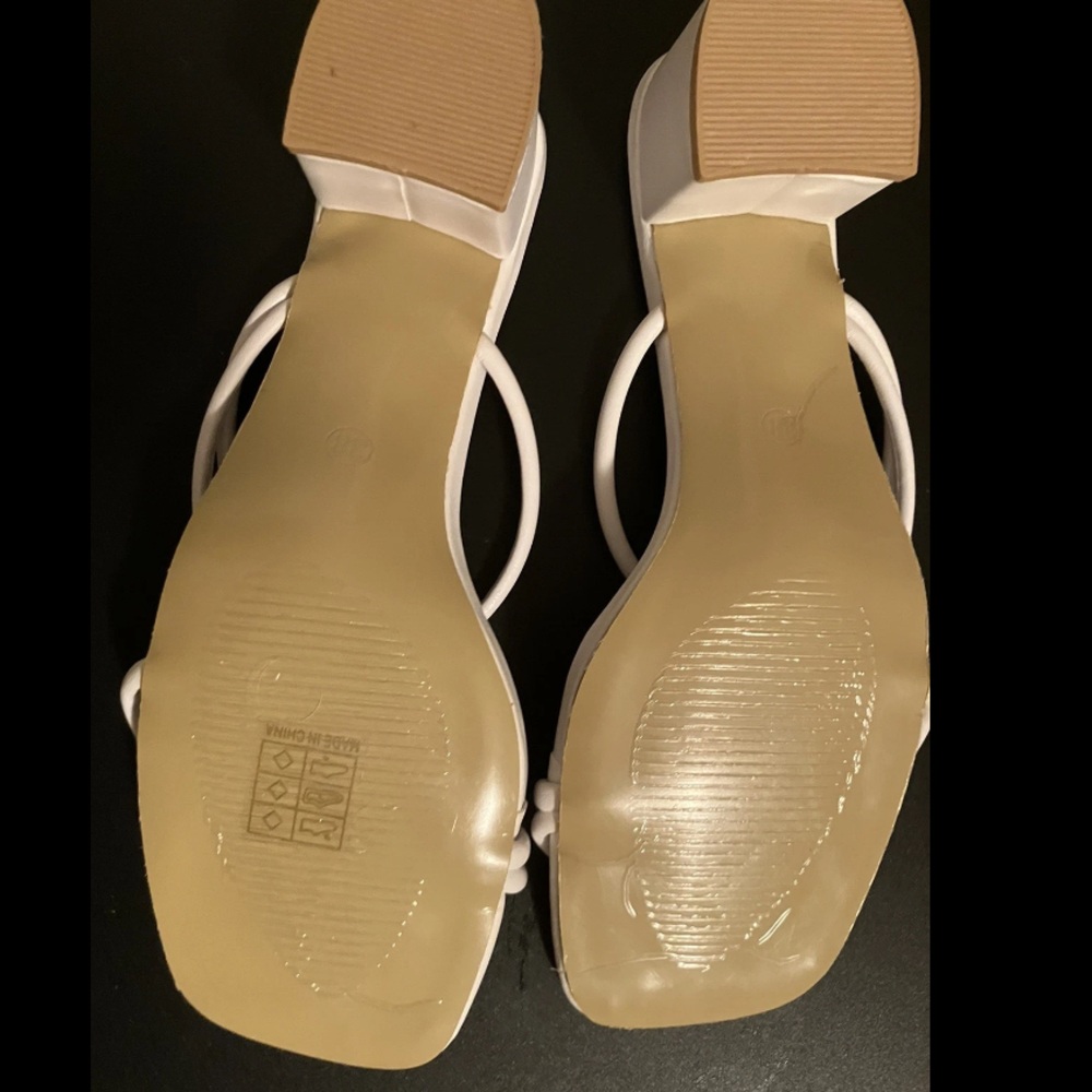 Woman's White Strappy Square Open Toe Block Heel Sandals Color White Size 7.5 - Picture 6 of 6
